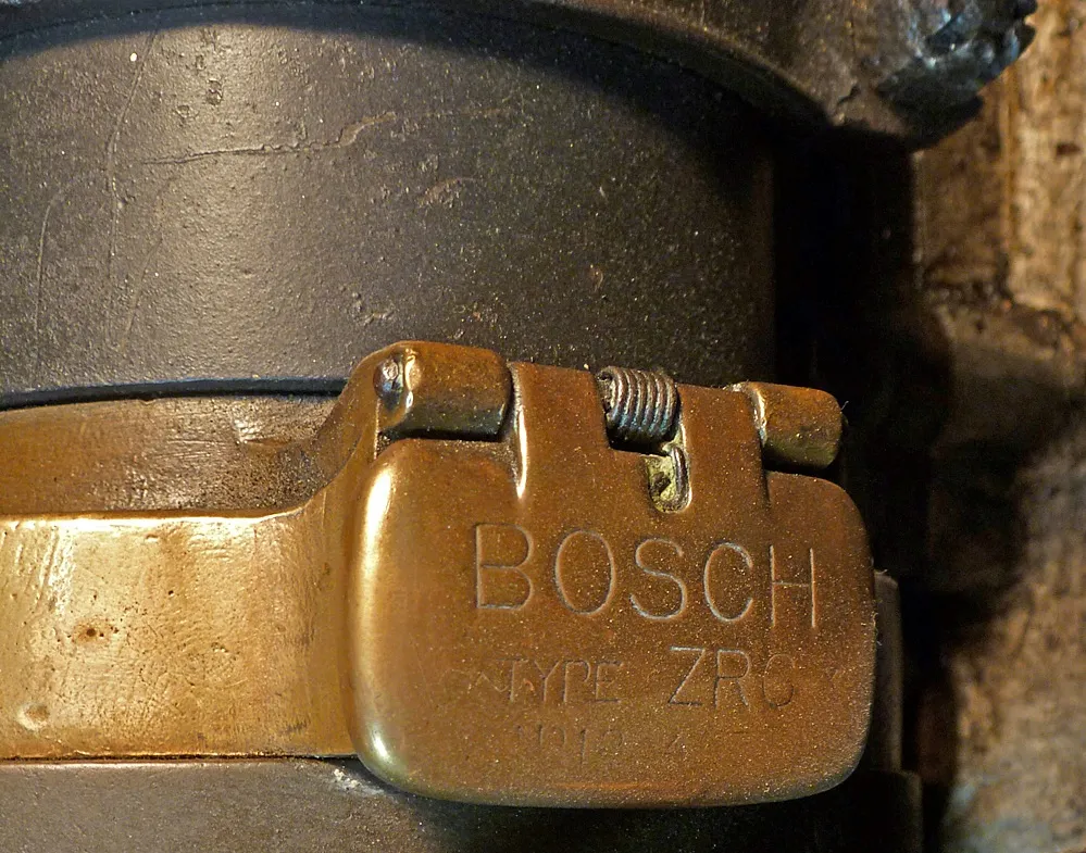 Close-up of a Bosch Type ZR6 battery ignition unit on chassis 27NA.
